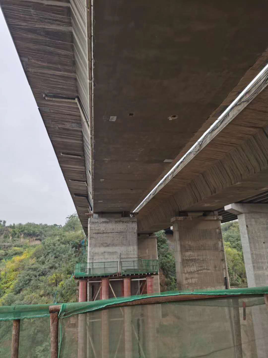 靖西桥梁加固前制定可行设计方案图并用对施工方法